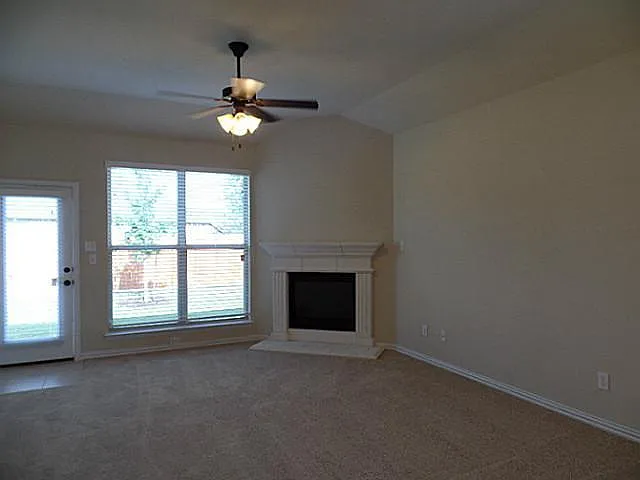 1304 Poplar Dr — Photo 2