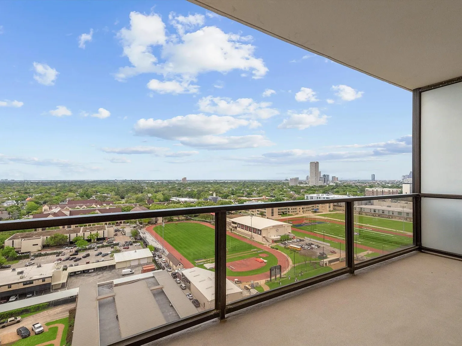 2 bed, 2.0 bath, 1550 sqft, $4,000 — Photo 3