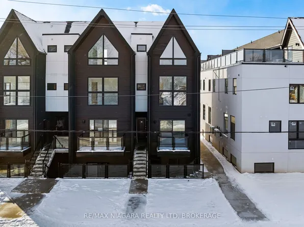 7277 Wilson Cres #209, Niagara Falls, ON L2G 4R8