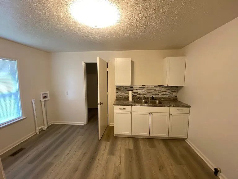 1102B S Washington St — Photo 10