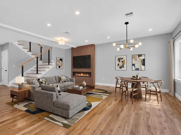 27 Rollins St #A, Groveland, MA 01834