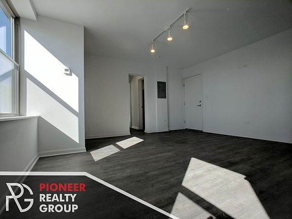 4th image of 940 W Winona St #940604