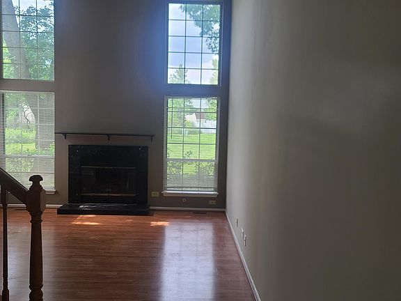 2nd image of 4432 Edinburg Ln
