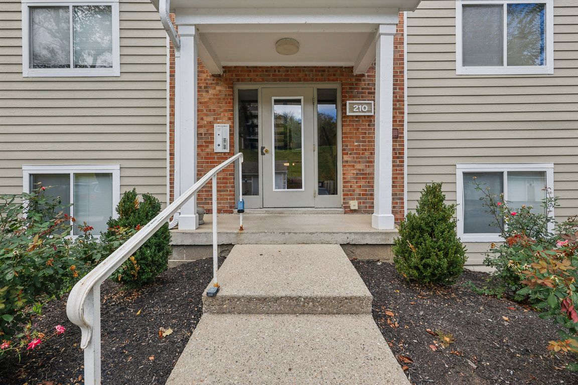 Willowbrook Ct-S2810-004.jpg