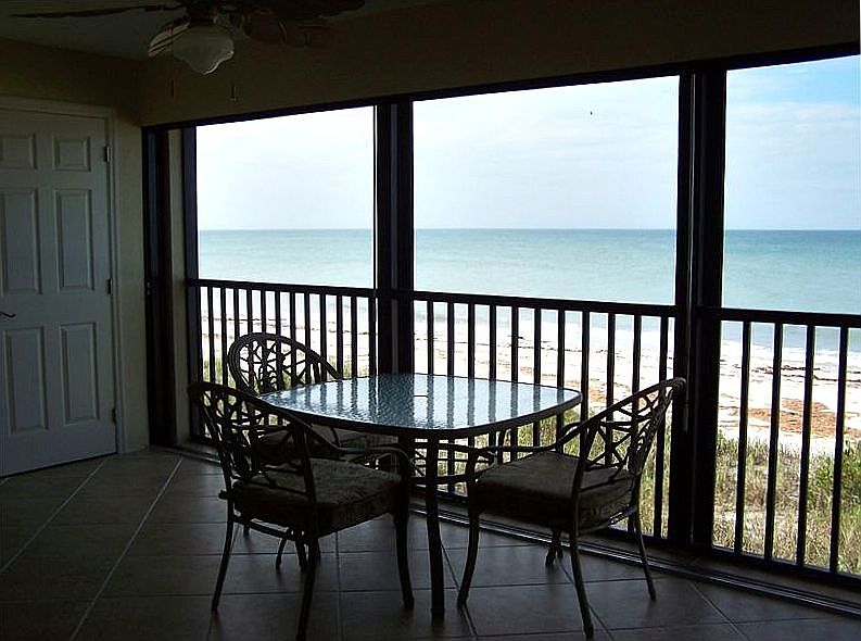 Lanai overlooking beach