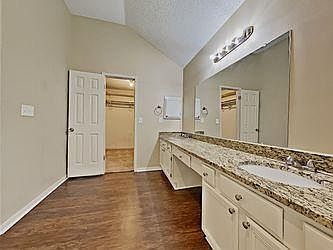 4th image of 4010 Spring Branch Dr W