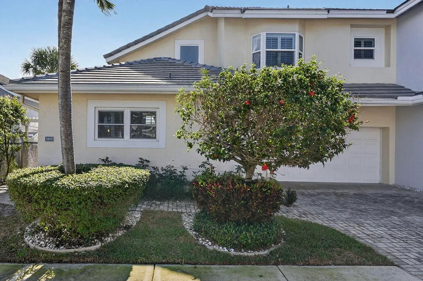 4 bed, 3.5 bath, 2164 sqft, $8,500 — Photo 1