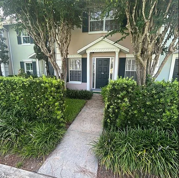 106 S Primrose Dr — Photo 2