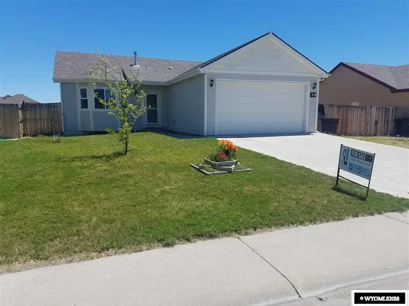 881 Fulton St, Mills, WY 82644