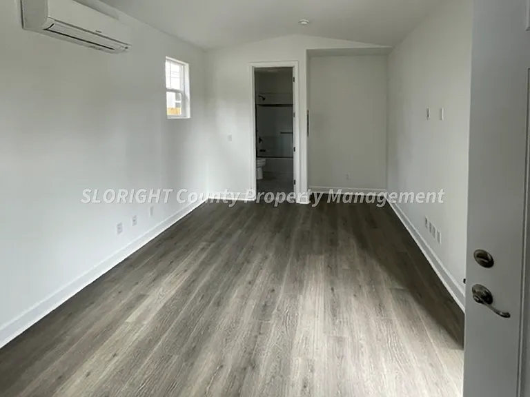 1039 Forest St — Photo 4