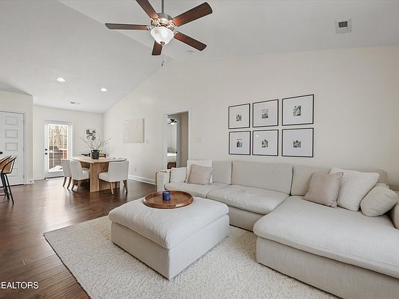 3rd image of 3337 Townsend Park Ln