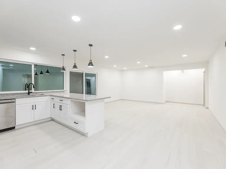 7115 Falling Waters Dr — Photo 10