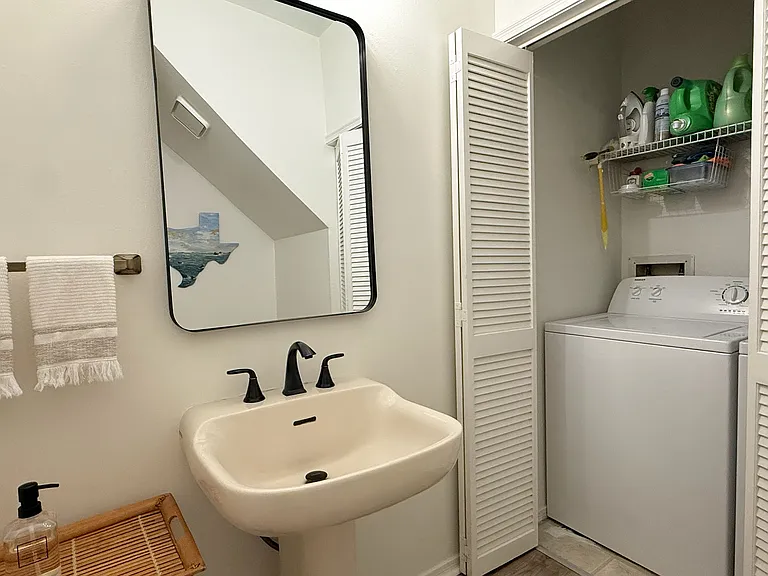 921 Marine Dr — Photo 11