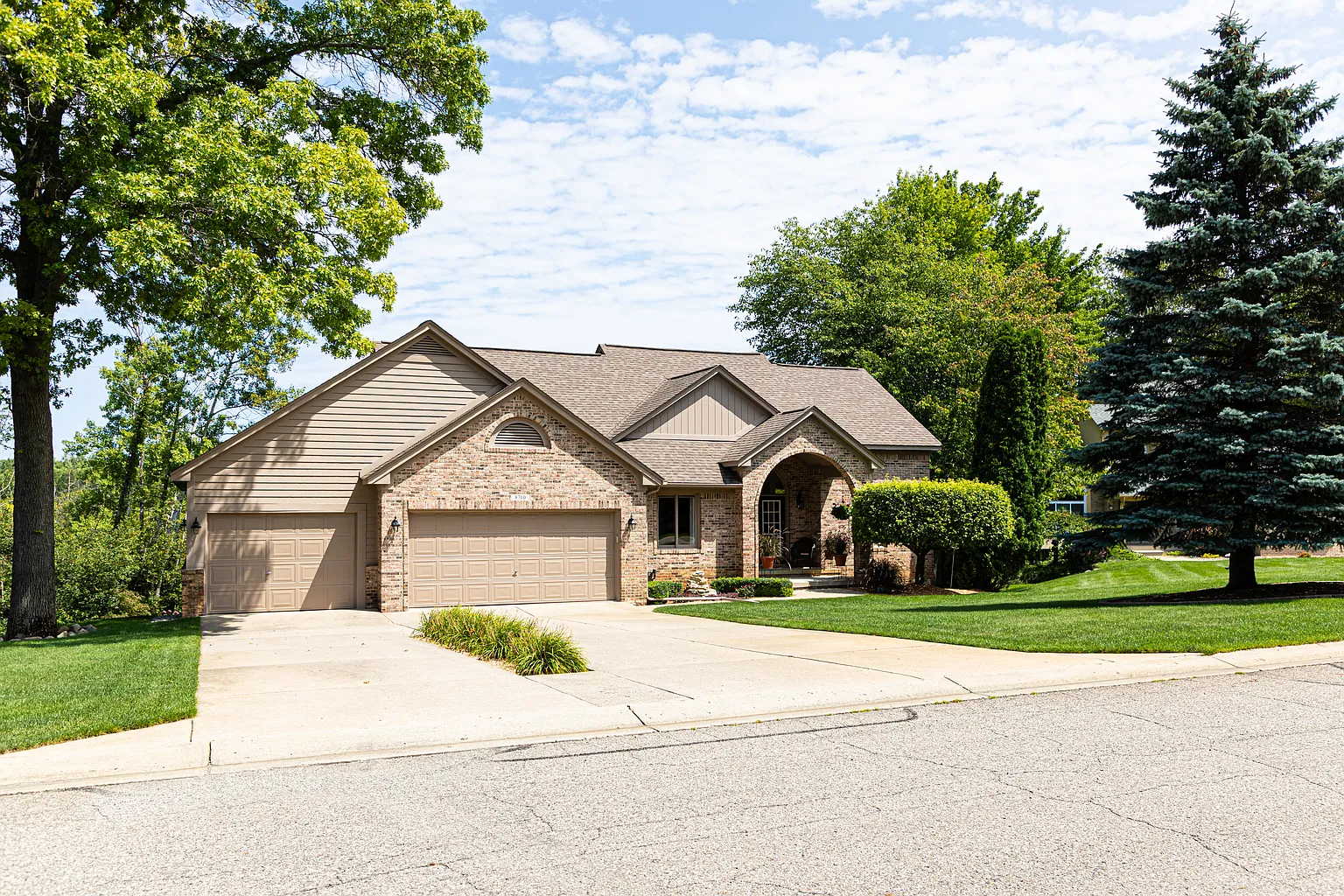 8710 Scenic Bluff Ln photo 1