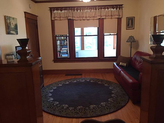 3rd image of 1111 Thomas Ave