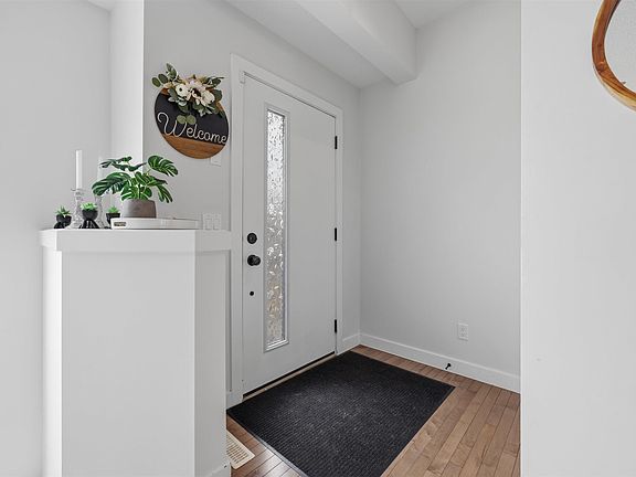 3rd image of 7123 Cardinal Way SW