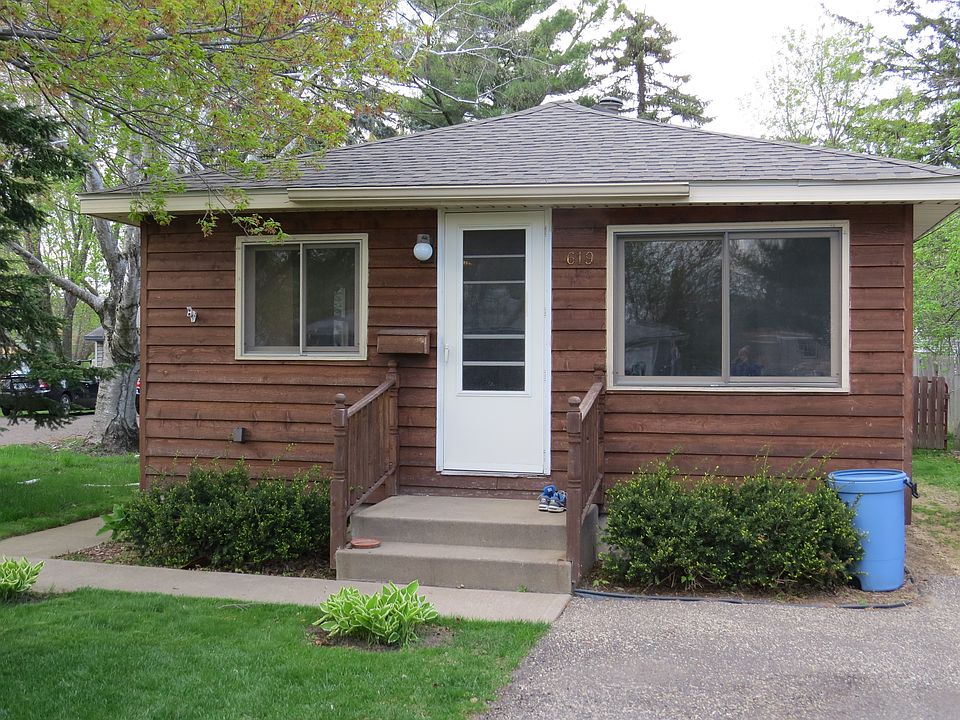 Cedar front for nice appeal!