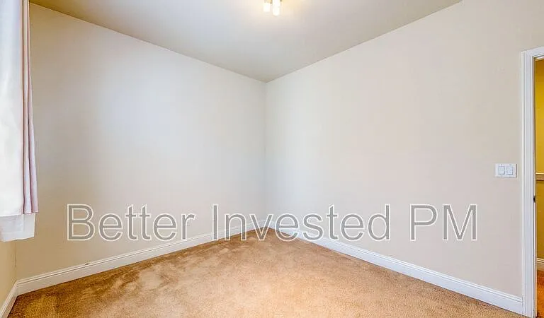 1221 Castellana Ln — Photo 10