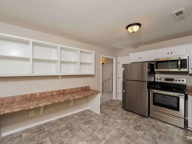 753 Vaughn Cir — Photo 2