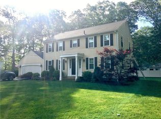 72 Ladderlook Rd, Warwick, RI 02886