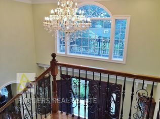 12 Birch Hill Rd, Great Neck, NY 11020