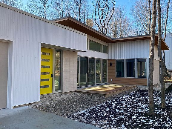 3rd image of 11 Wildwood Ln