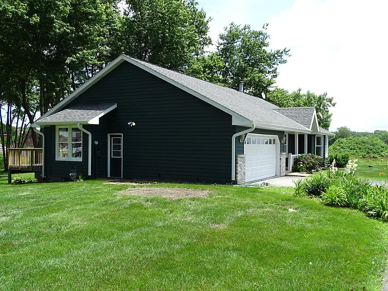 1061 Morthland Dr — Photo 7