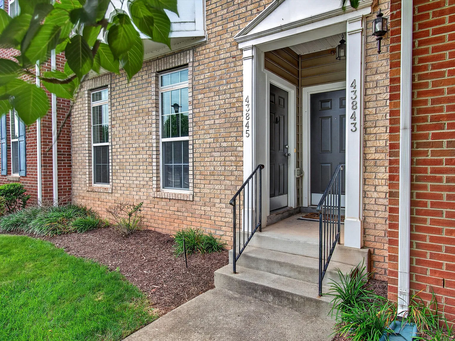 3 bed, 2.5 bath, 1602 sqft, $2,795 — Photo 2