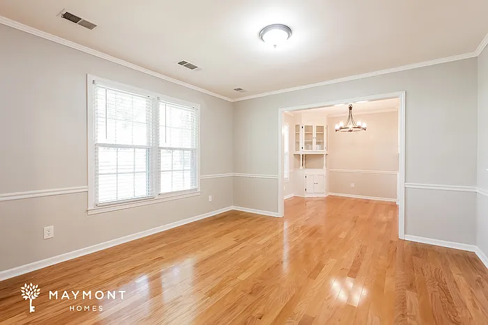 3 bed, 2.5 bath, 2462 sqft, $2,370 — Photo 4