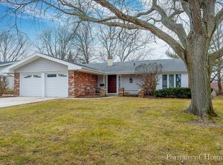2S570 Ashley Dr, Glen Ellyn, IL 60137