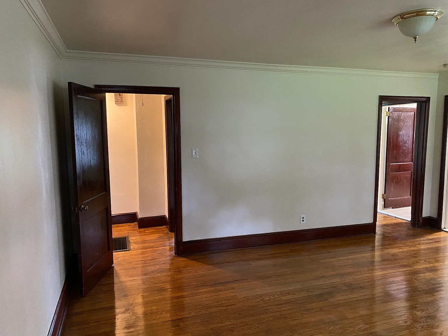3 bed, 1.5 bath, 1186 sqft, $1,900 — Photo 4