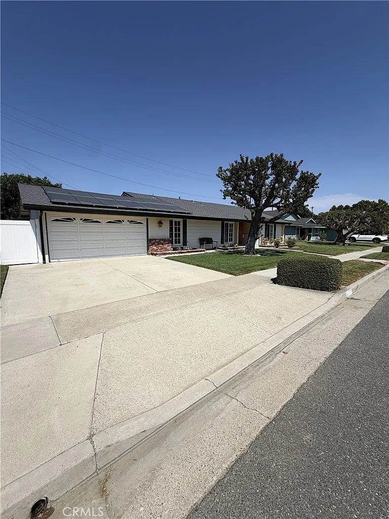 4 bed, 1426 sqft, $5,499 — Photo 3