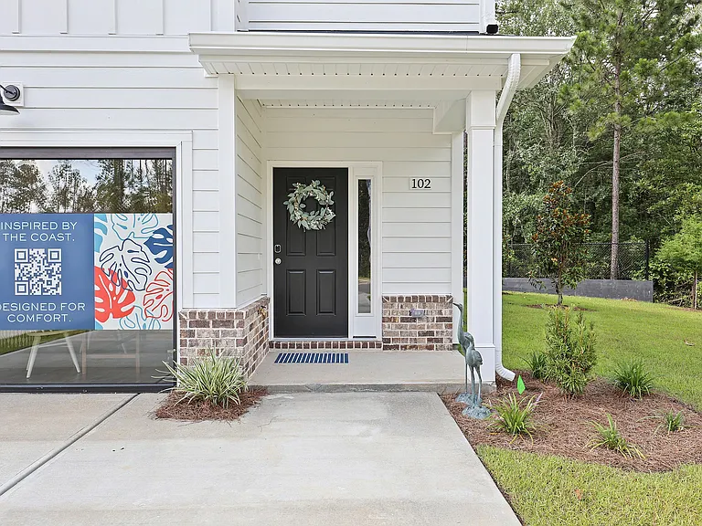 102 Lusk Ln — Photo 4