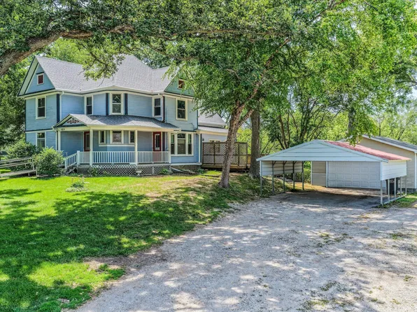 825 Palmer Ave, Oakland, IA 51560