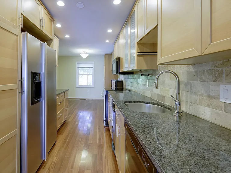 7518 Westlake Ter — Photo 19