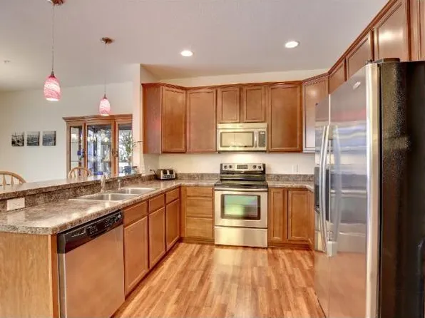 11896 Emery Village Dr N, Champlin, MN 55316