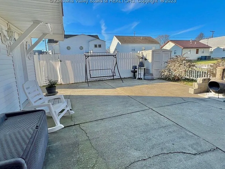 Howard Ave — Photo 9