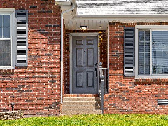 4th image of 1409 Janet Way Dr