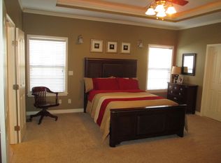 800 SW 34th Ter, Lees Summit, MO 64082