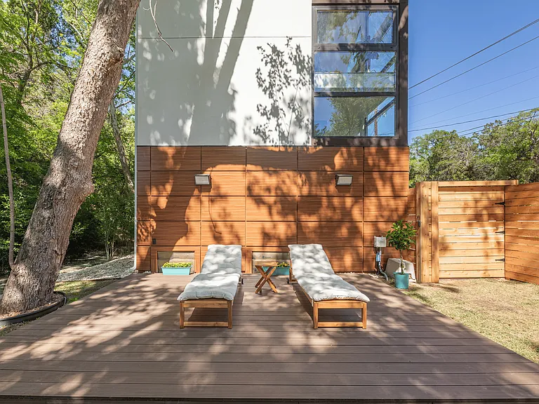 2806 Geronimo Trl — Photo 33