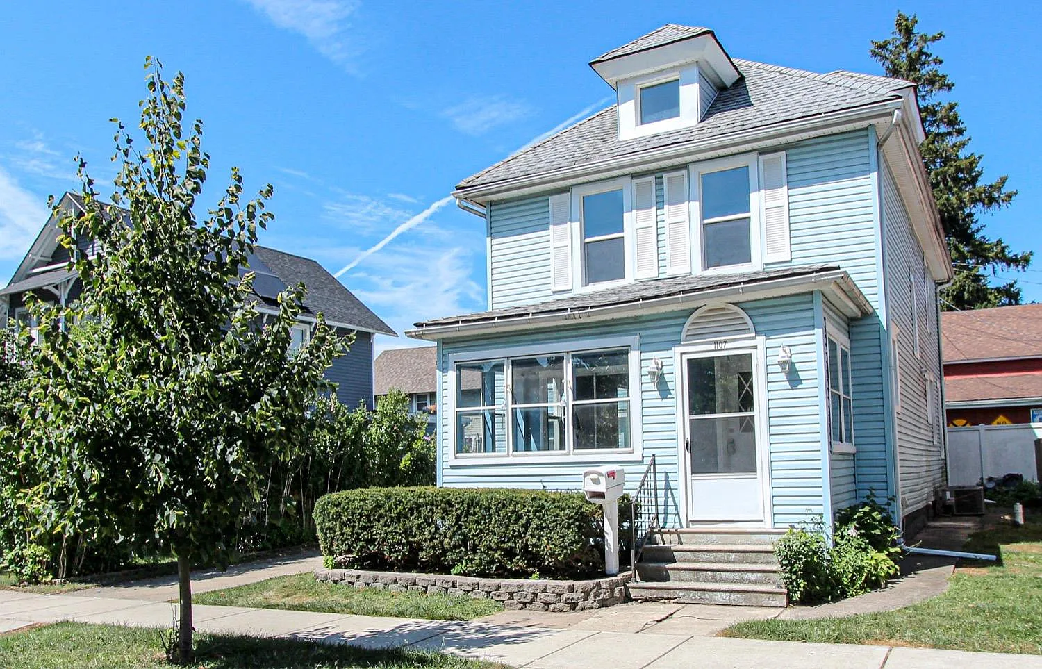 1107 Harrison St photo 1