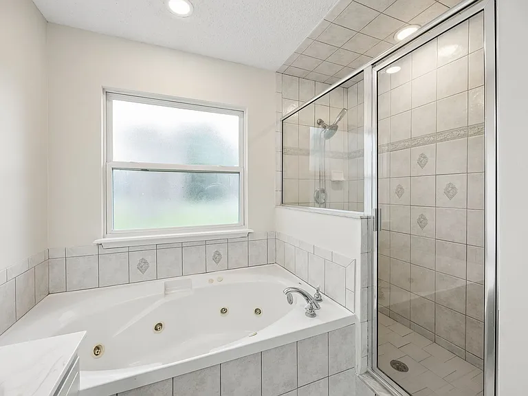 11018 Reading Rd — Photo 20