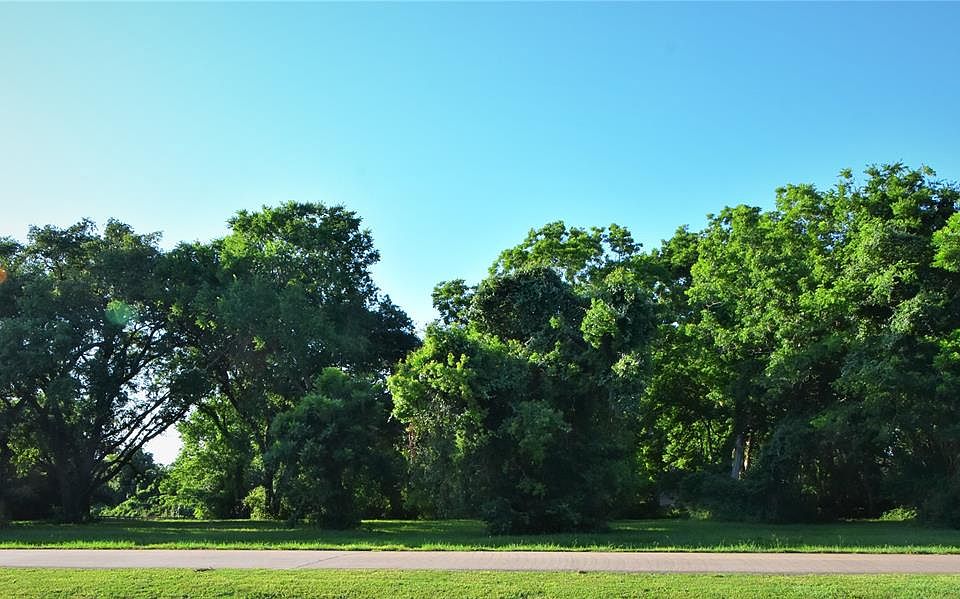 1st image of 906 Split Elm Dr