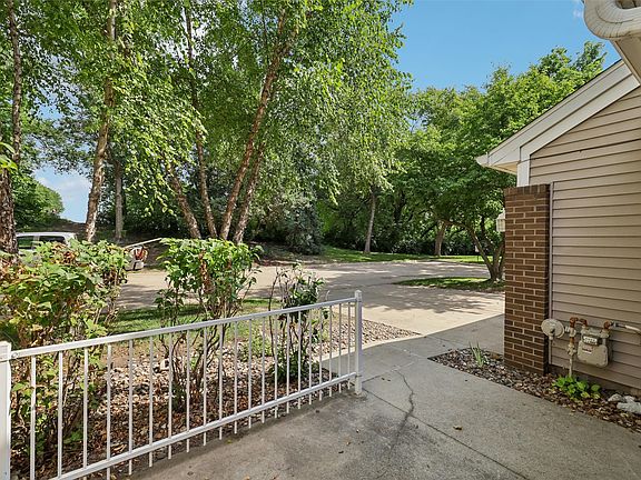 3rd image of 6855 Woodland Ave Unit 909