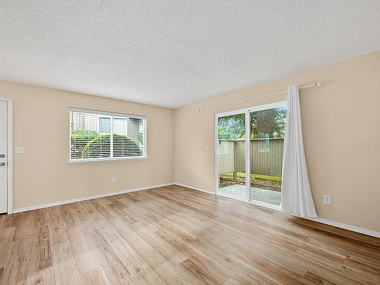 6012 N 15th St #D106 — Photo 5
