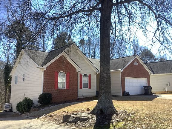 3rd image of 635 Clearwater Pl