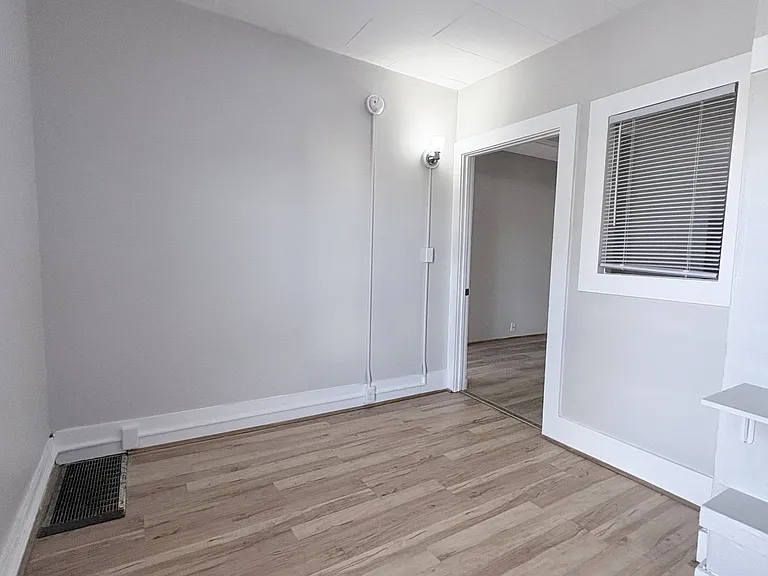 27 Spring St #2 — Photo 8