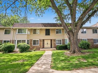 3008 Roberts Dr APT 7, Woodridge, IL 60517