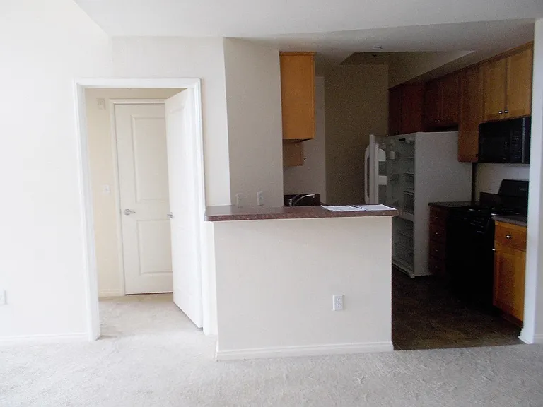 Lido Apartments - 2810 S Sepulveda — Photo 23