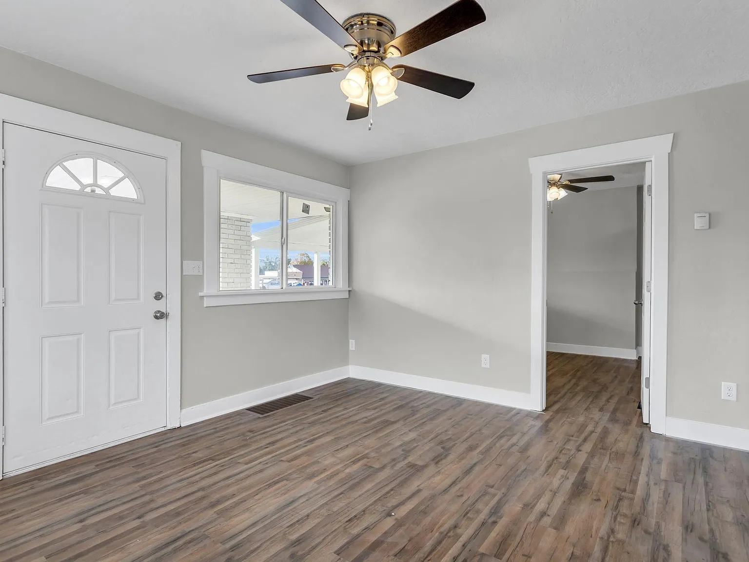 2 bed, 850 sqft, $1,300 — Photo 3